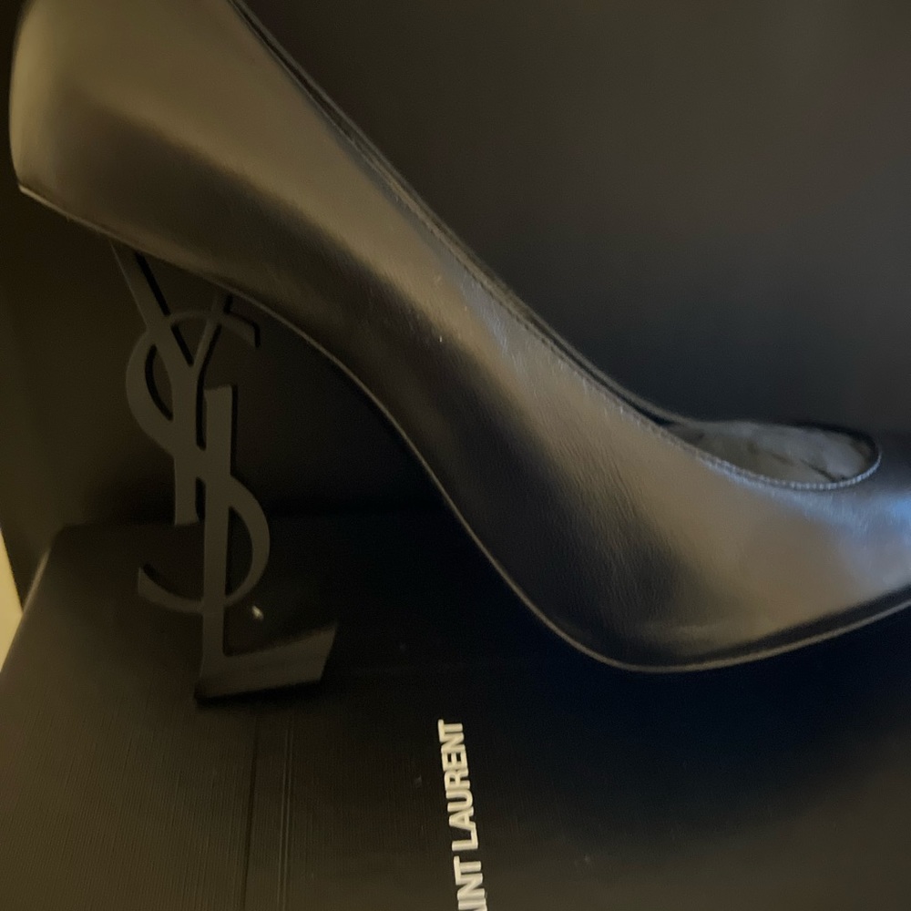 Saint Laurent black heels!